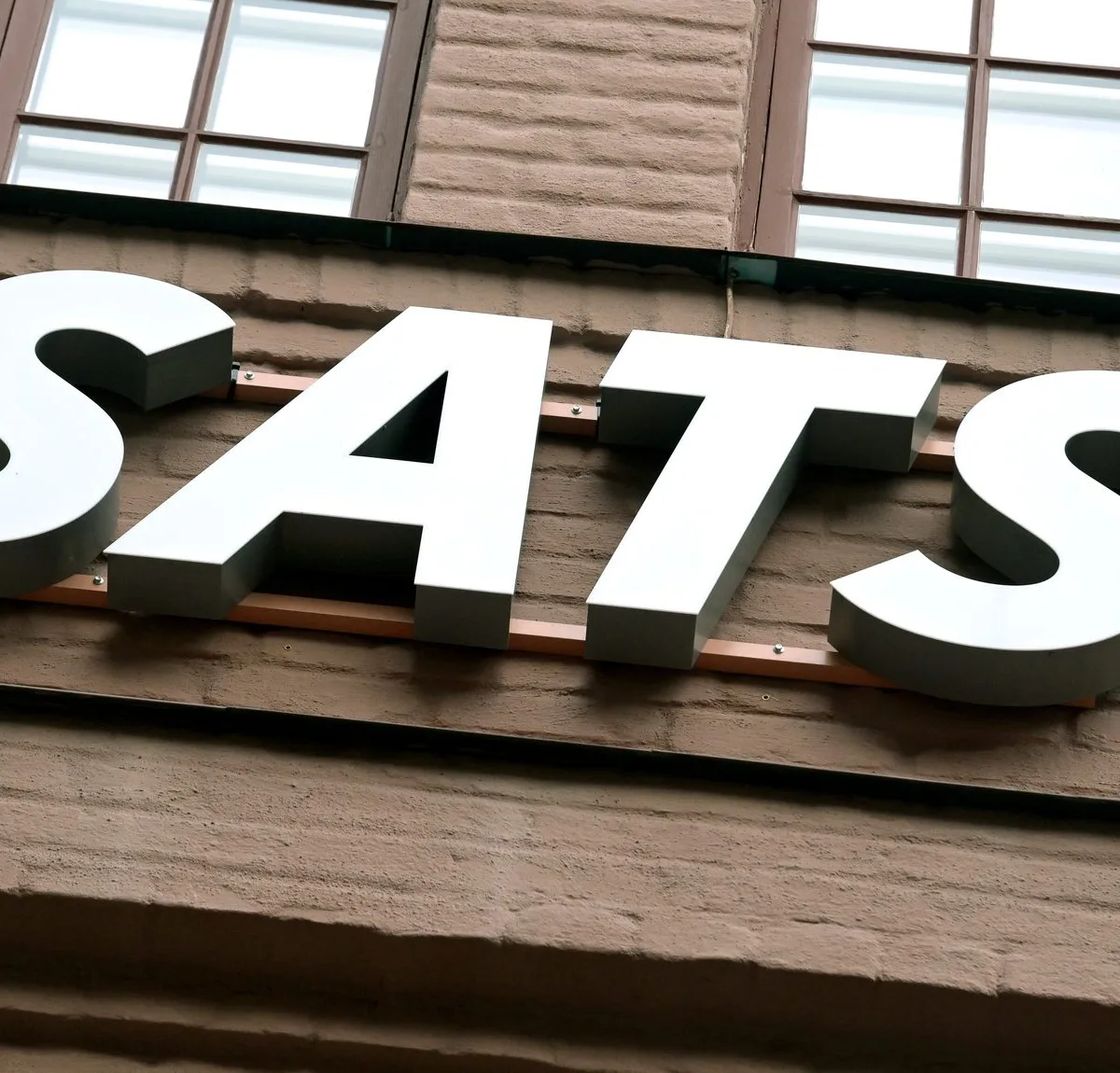Man dies in accident at Sats gym in central Oslo as police investigate possible equipment fault