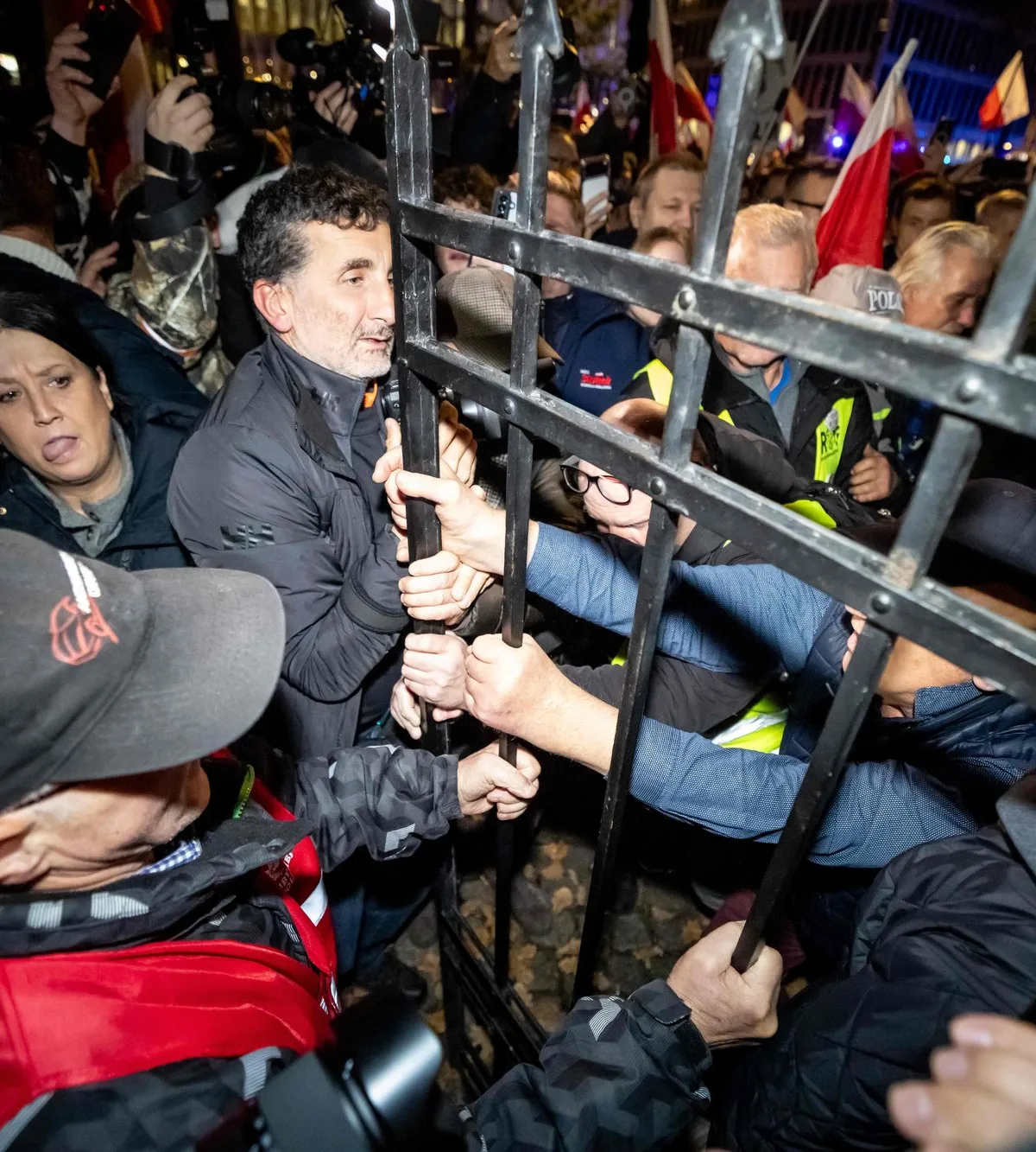 Polish President Karol Nawrocki Returns to Warsaw After Protesters Breach Court Fence