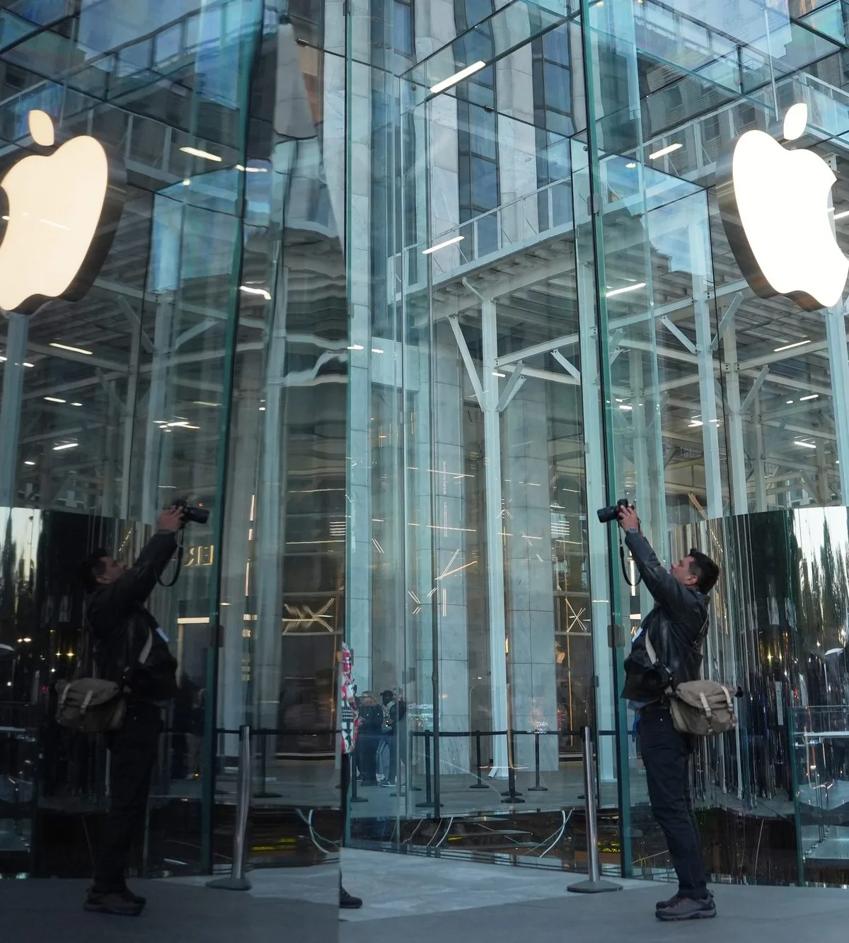 Apple Regains Title as World’s Largest Company, Overtaking Nvidia in Market Value