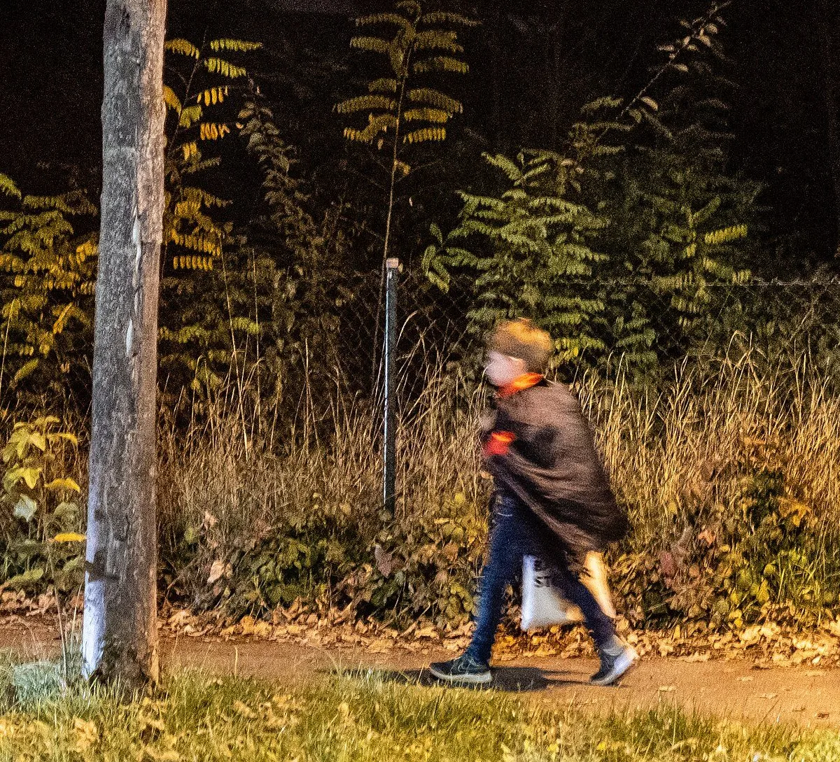 Verkleidetes Kind an Halloween 2019 der Hechinger Straße in Tübingen